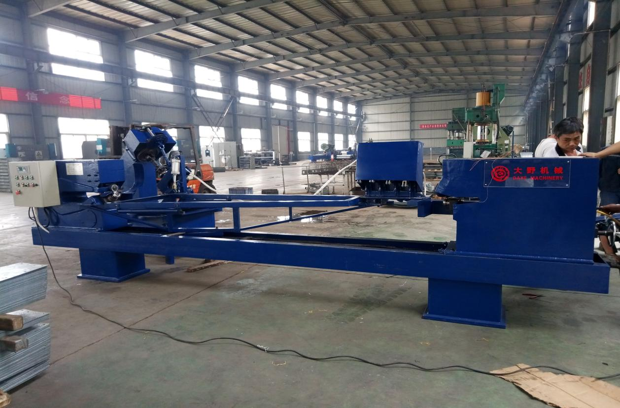 新鄉(xiāng)市大野機械制造有限公司對料塔扇形彎邊機的開發(fā)研制，升級換代的變化。